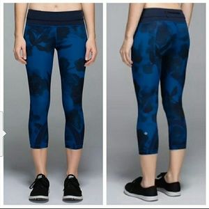 Lululemon Athletica blue capris pants